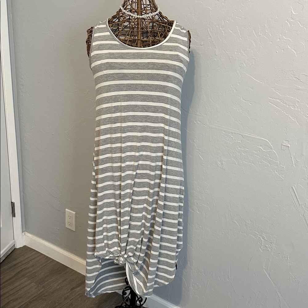 Entro women’s size medium sleeveless midi dress. Casual, lightweight